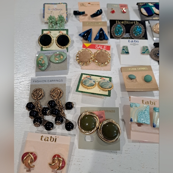 Vintage earrings suitable for resale - Picture 2 of 4